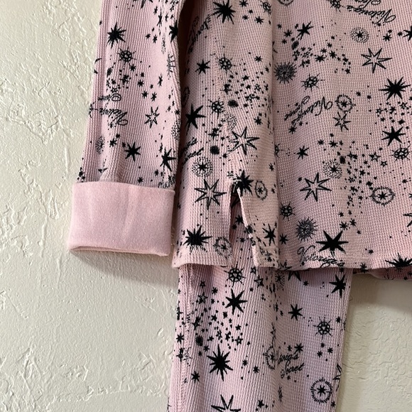 VICTORIA’S SECRET Thermal Pajama Set Pink & Black
Size Medium - Picture 8 of 15